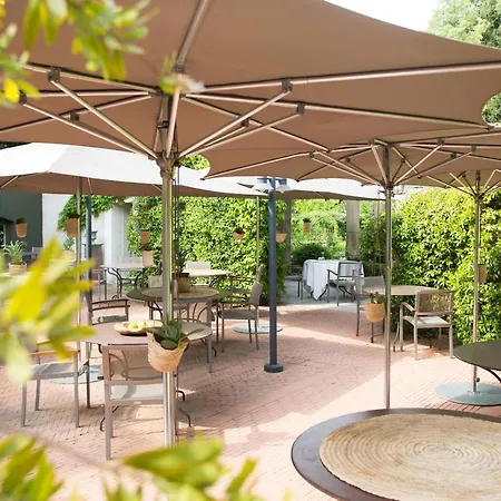 Le Prieure 5* فينوف ليز أفيجْنْ